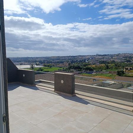 Blu-M Central Qormi Bagian luar foto