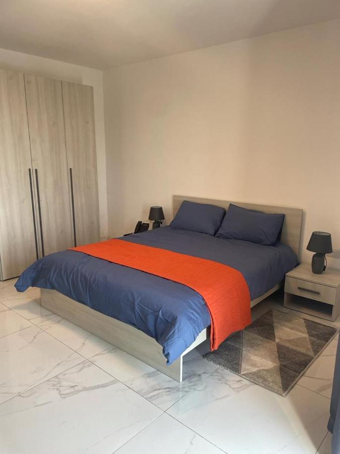 Blu-M Central Qormi Bagian luar foto