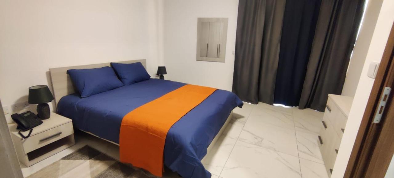 Blu-M Central Qormi Bagian luar foto