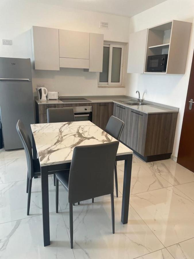Blu-M Central Qormi Bagian luar foto