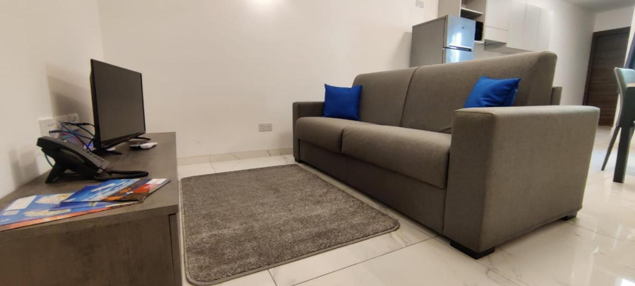 Blu-M Central Qormi Bagian luar foto