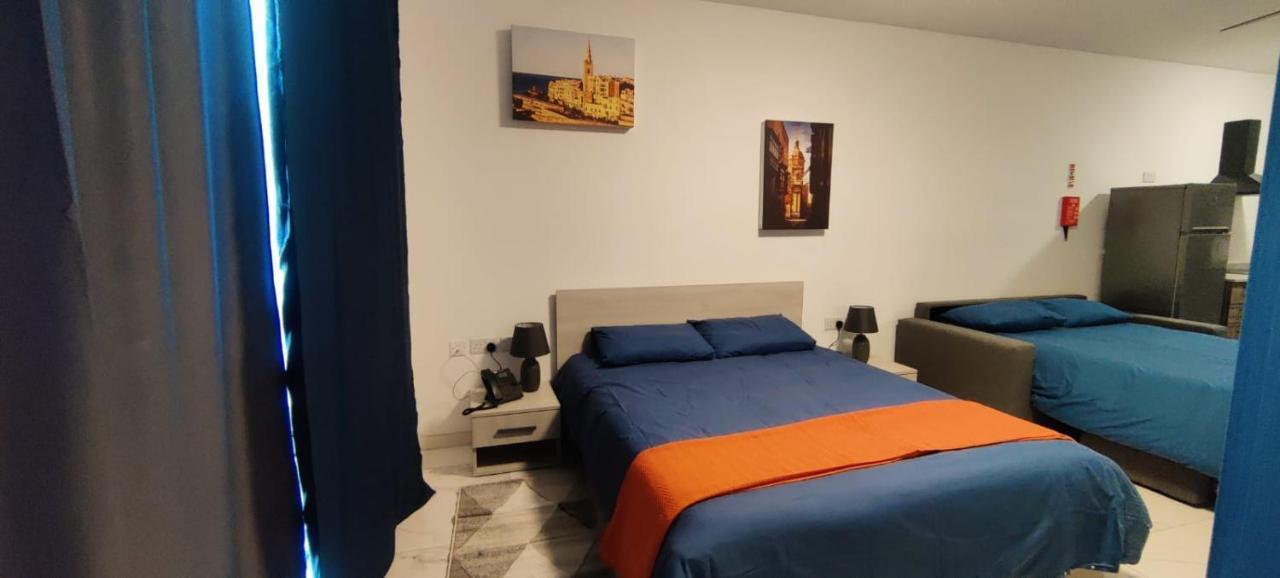 Blu-M Central Qormi Bagian luar foto