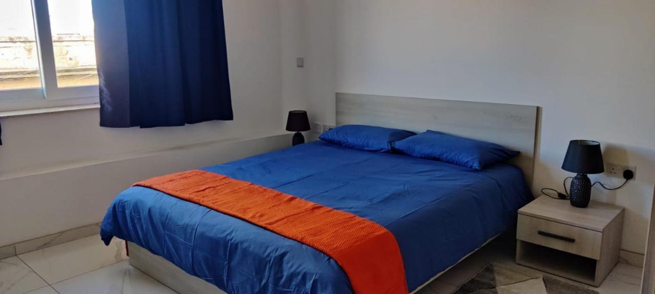 Blu-M Central Qormi Bagian luar foto