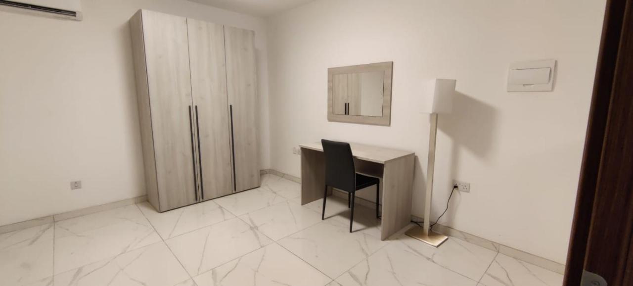 Blu-M Central Qormi Bagian luar foto