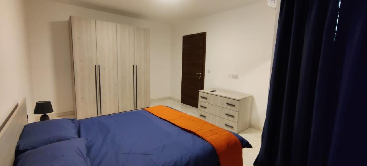 Blu-M Central Qormi Bagian luar foto