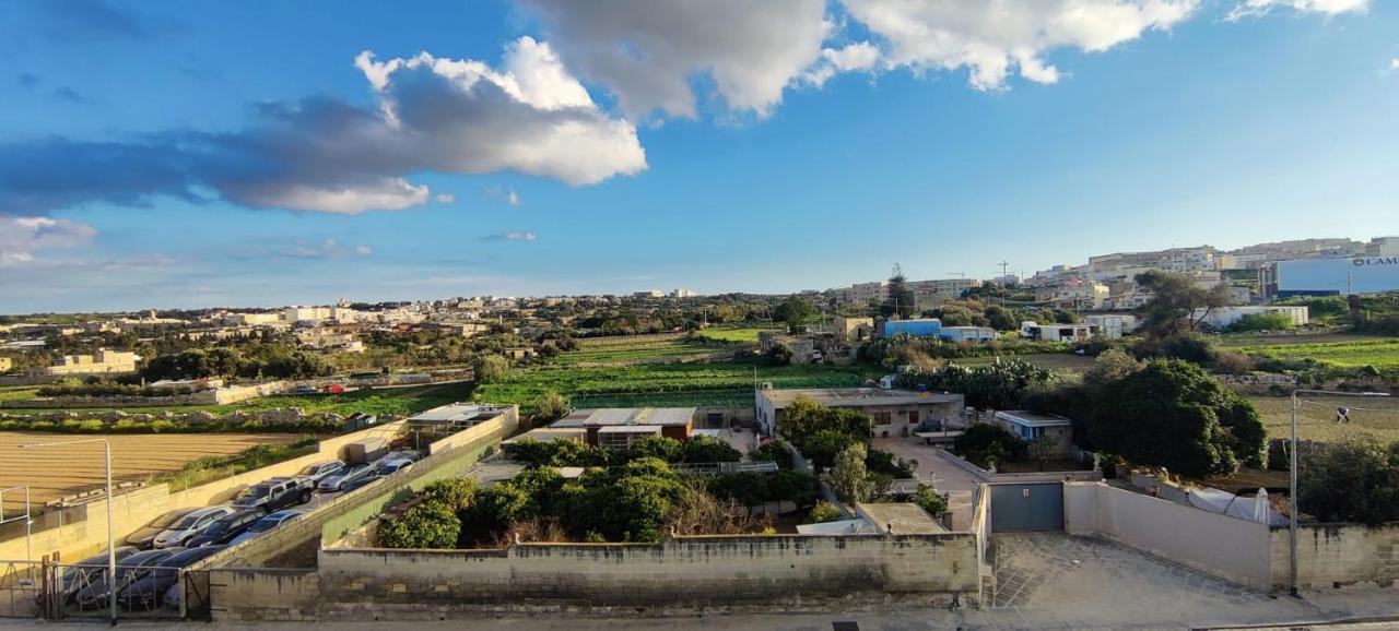 Blu-M Central Qormi Bagian luar foto