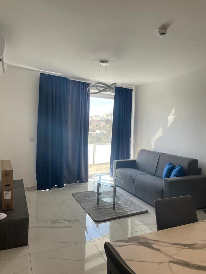 Blu-M Central Qormi Bagian luar foto