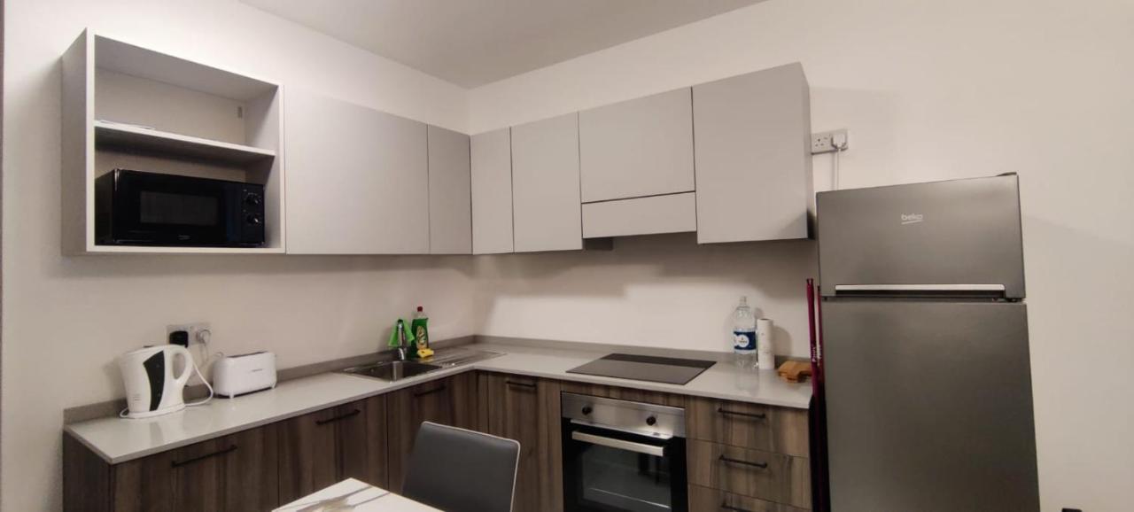 Blu-M Central Qormi Bagian luar foto