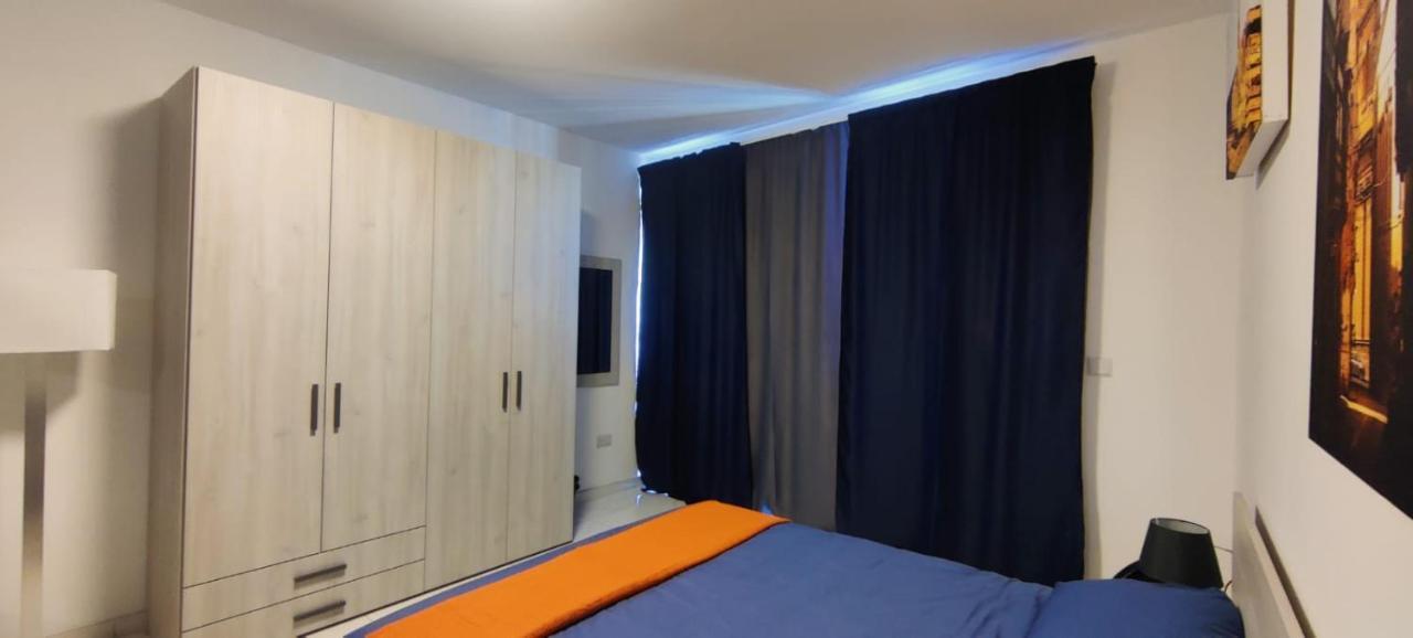 Blu-M Central Qormi Bagian luar foto