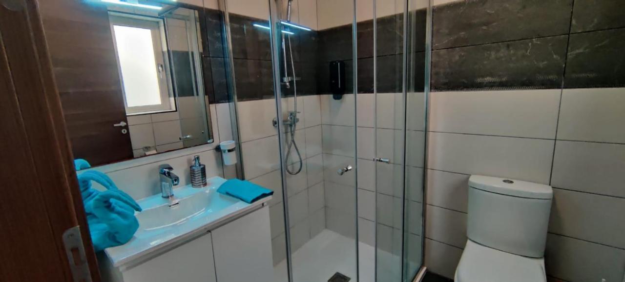 Blu-M Central Qormi Bagian luar foto