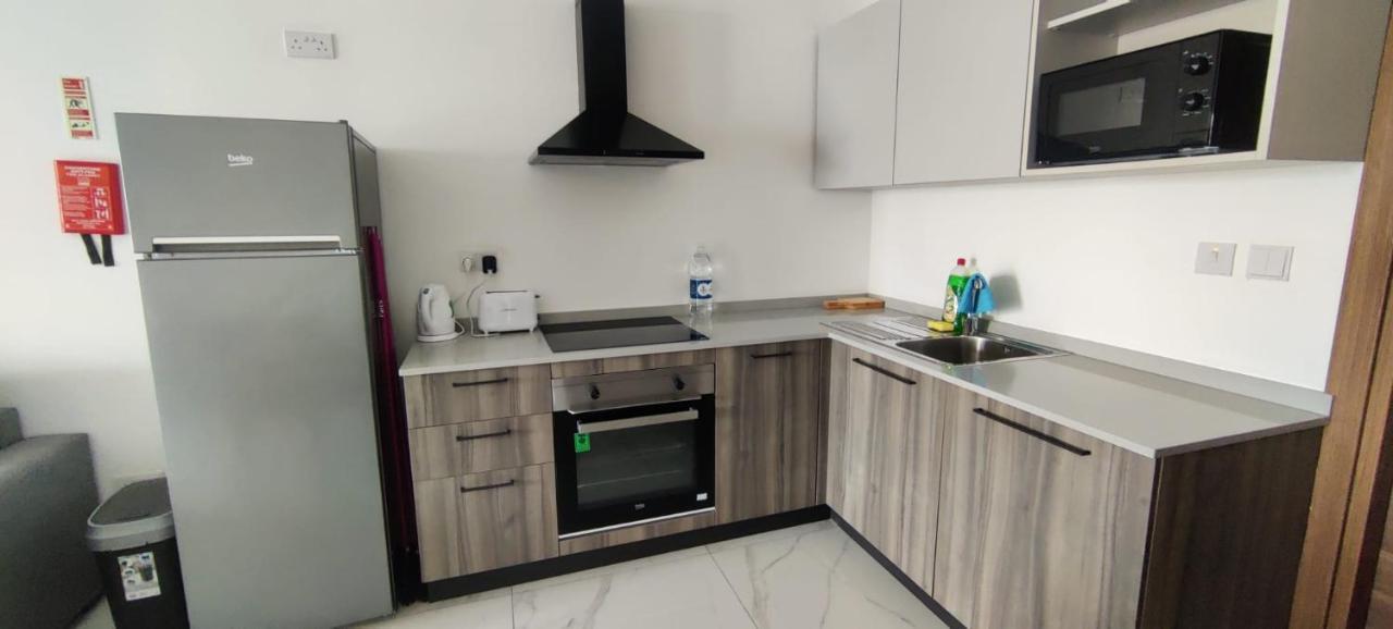 Blu-M Central Qormi Bagian luar foto