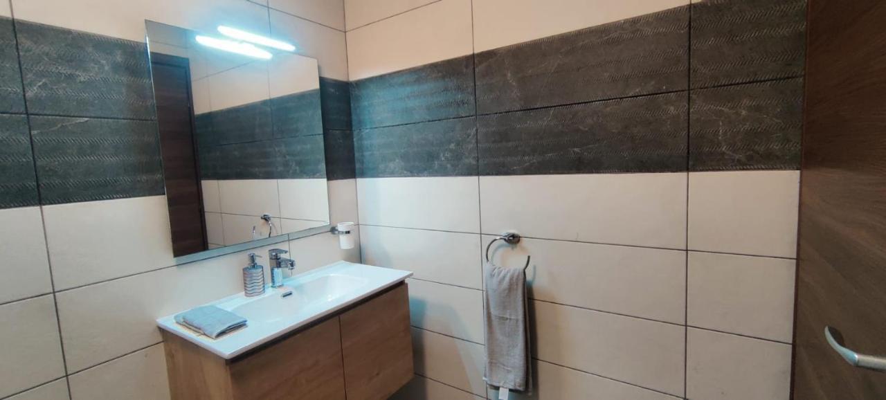 Blu-M Central Qormi Bagian luar foto