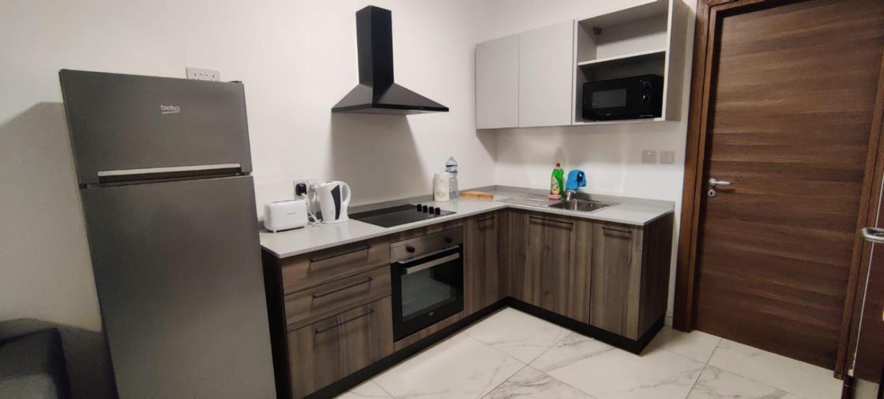 Blu-M Central Qormi Bagian luar foto