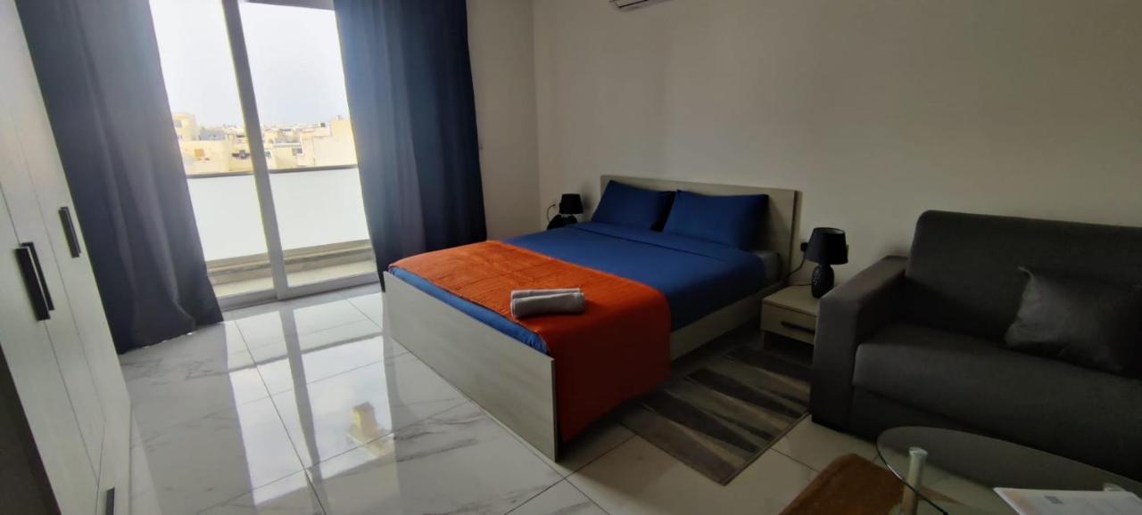Blu-M Central Qormi Bagian luar foto