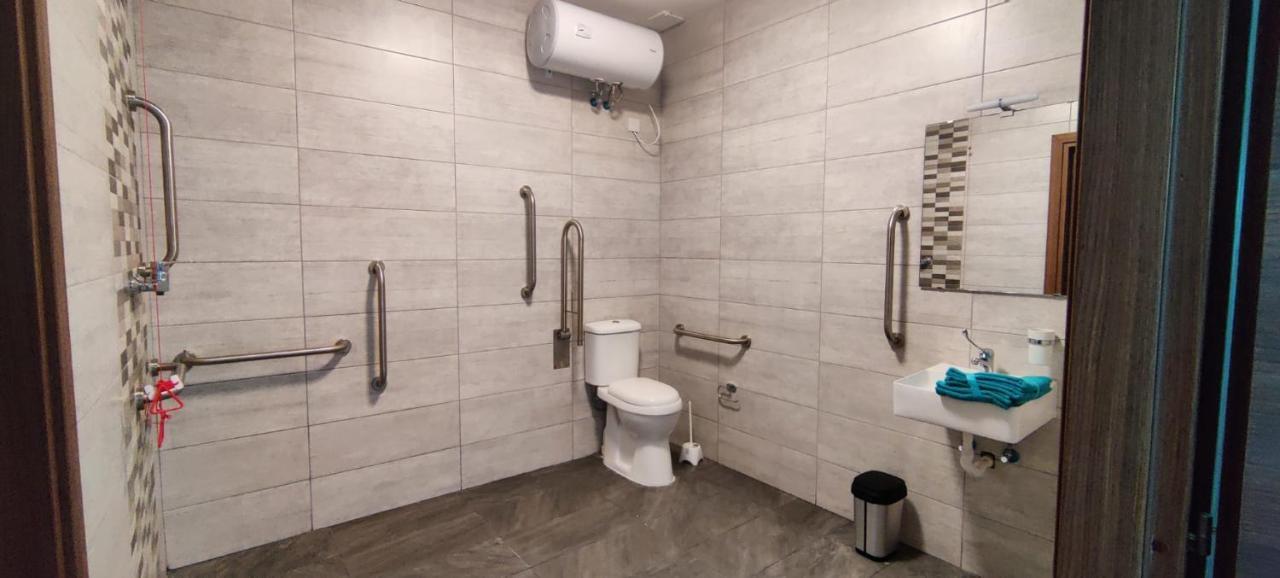 Blu-M Central Qormi Bagian luar foto