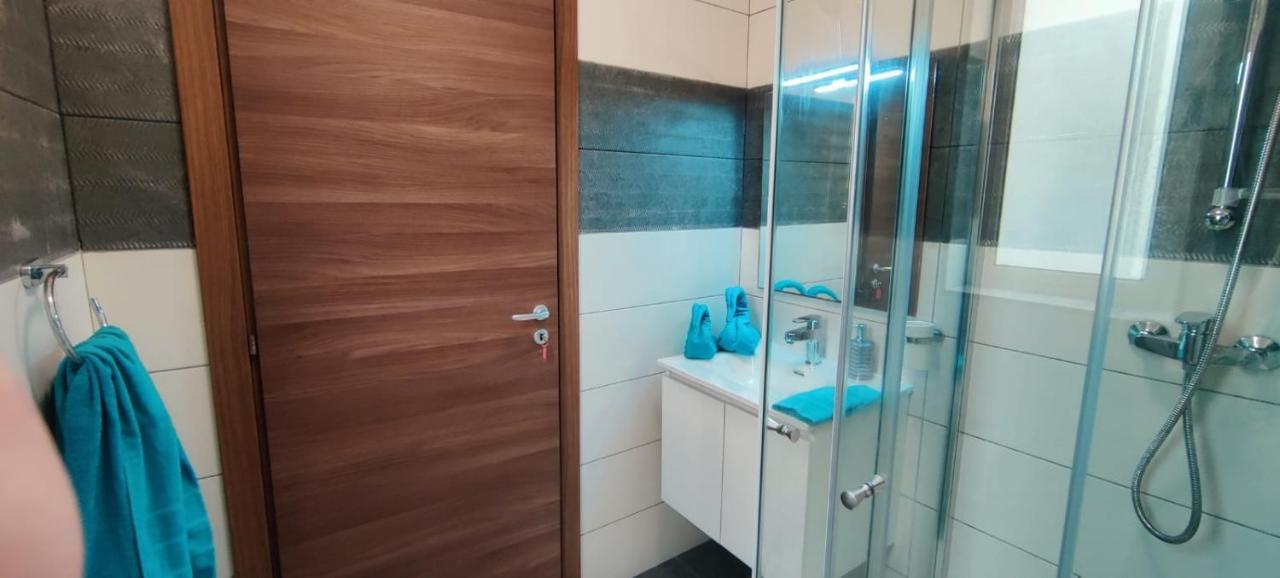 Blu-M Central Qormi Bagian luar foto