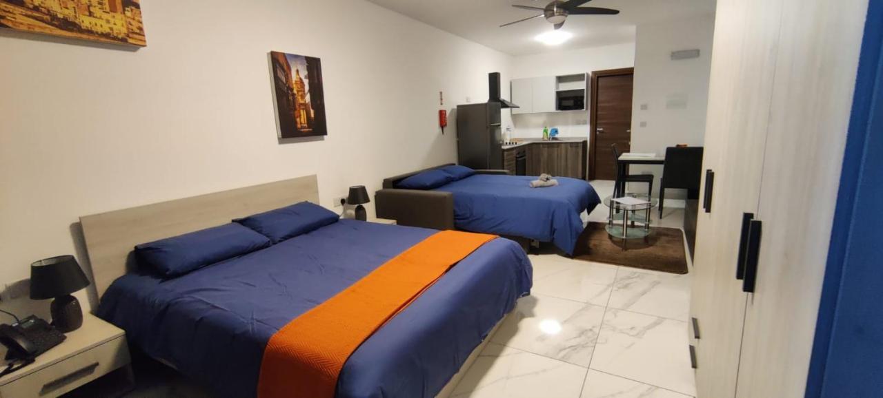 Blu-M Central Qormi Bagian luar foto