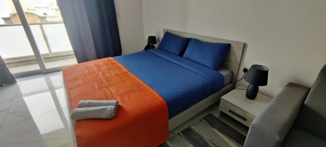 Blu-M Central Qormi Bagian luar foto
