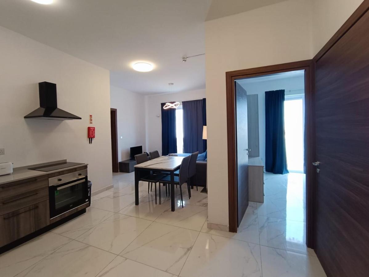Blu-M Central Qormi Bagian luar foto