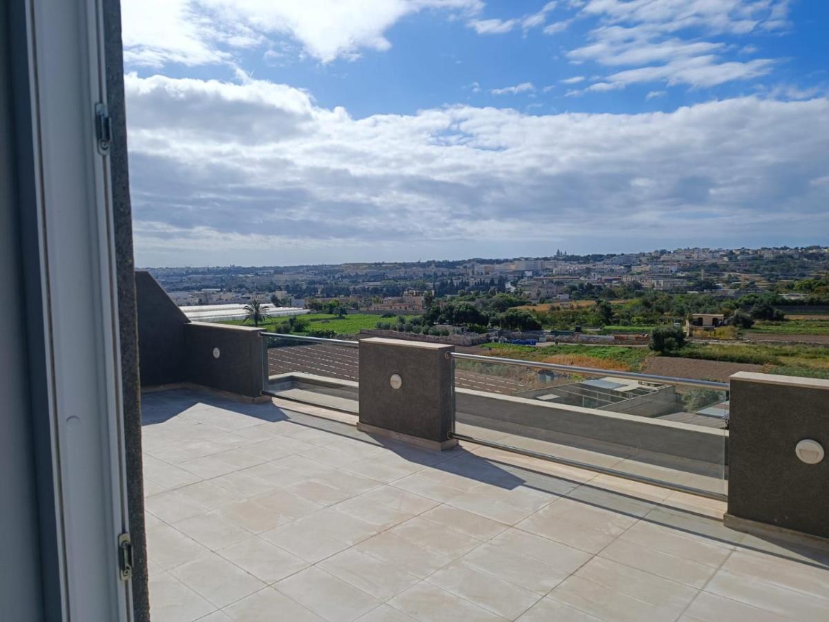 Blu-M Central Qormi Bagian luar foto